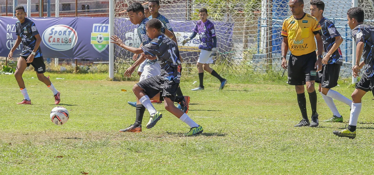 Maior evento entre comunidades do mundo acontece no campo do Dezoitão, no bairro Lourival Parente