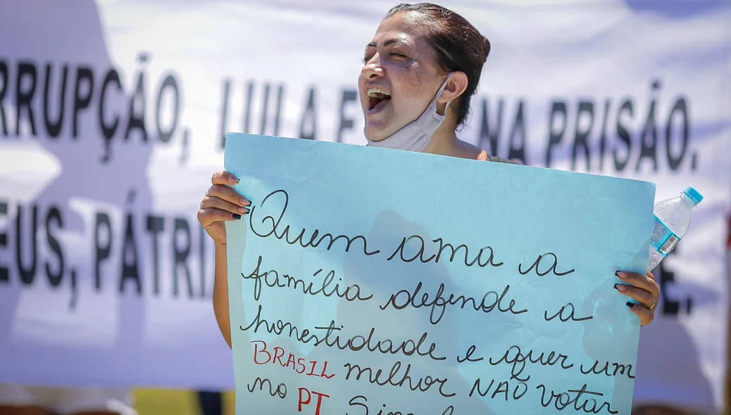 Manifestante defende a família e rechaça voto no PT