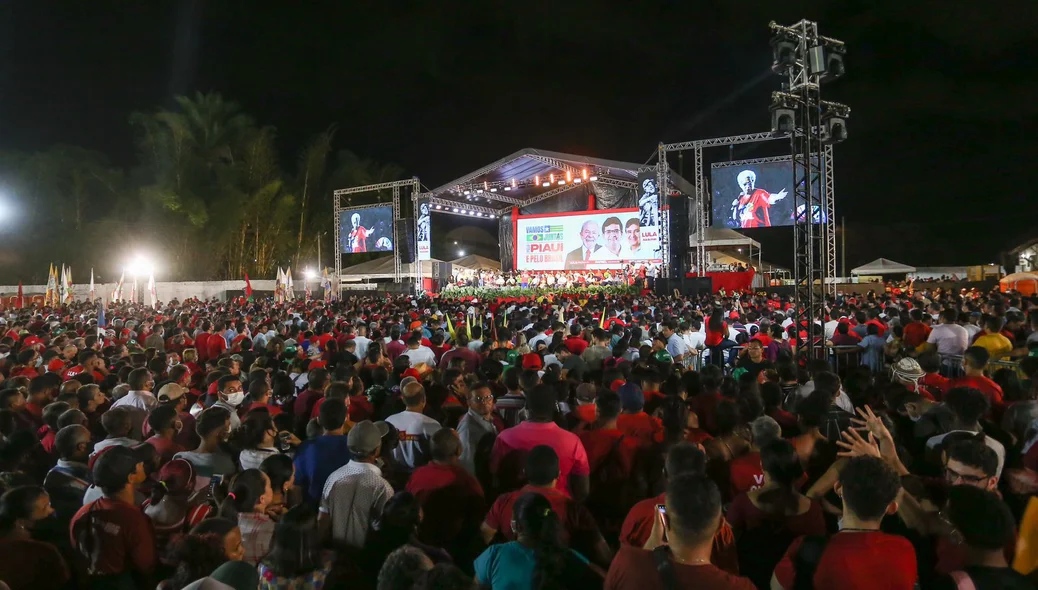 Militantes e simpatizantes durante evento