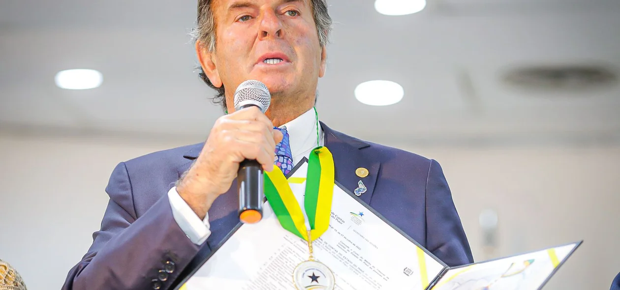 Ministro agradece homenagem