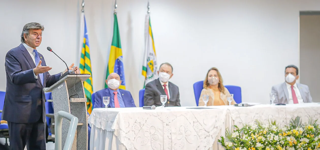 Ministro Luiz Fux discursa