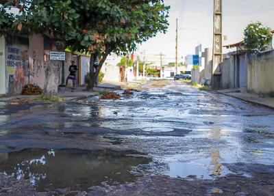 Moradores denunciam vazamento de água no bairro São Cristóvão