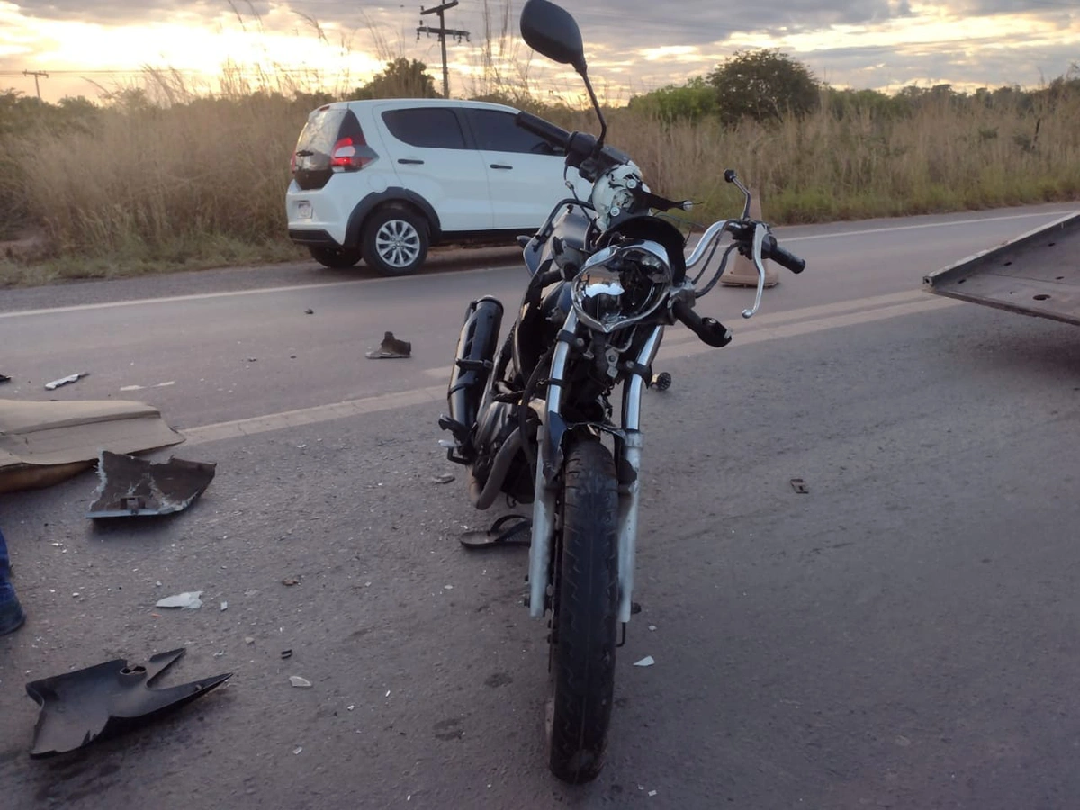 Motocicleta ficou destruída