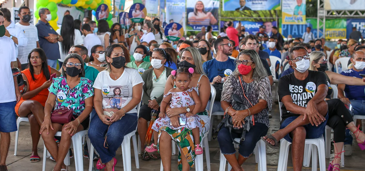 Muita gente no local