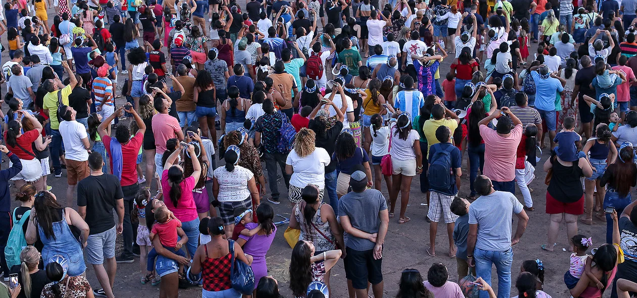 Multidão acompanhou apresentação da Esquadrilha da Fumaça