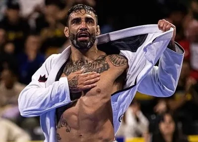 O campeão mundial de jiu-jitsu Leandro Lo