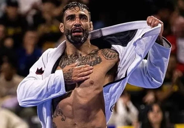 O campeão mundial de jiu-jitsu Leandro Lo