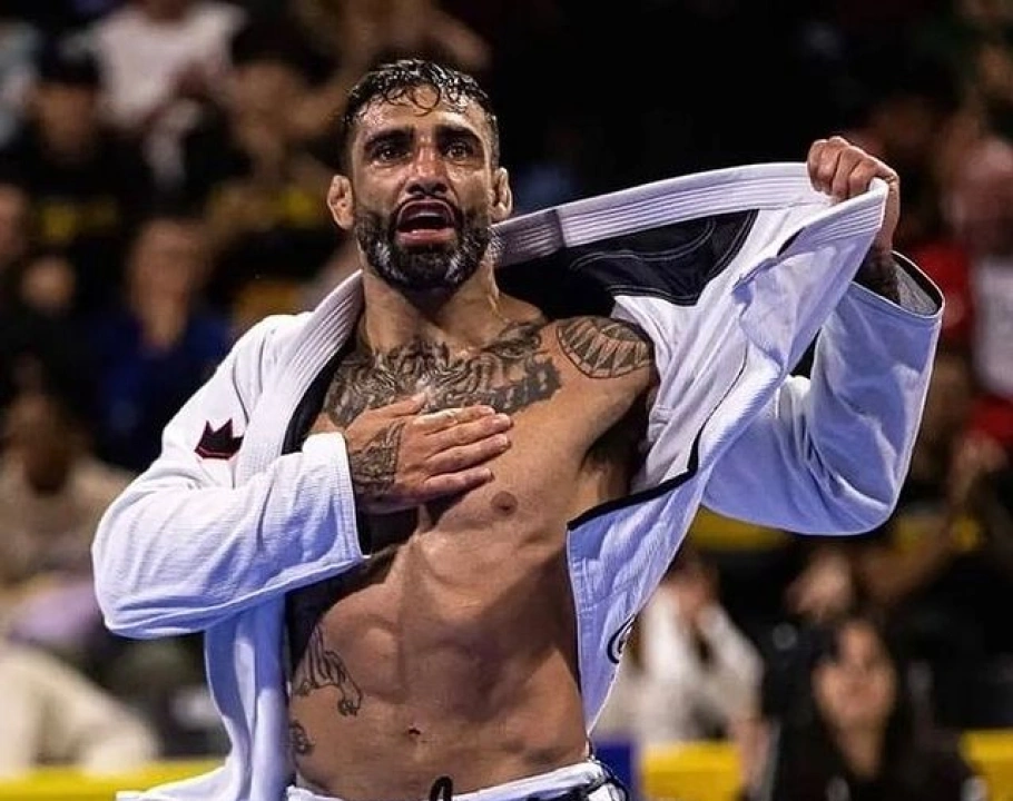 O campeão mundial de jiu-jitsu Leandro Lo