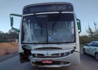 Ônibus envolvido no acidente na BR 316
