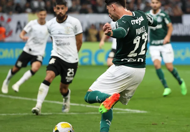 Palmeiras bate Corinthians em dérbi