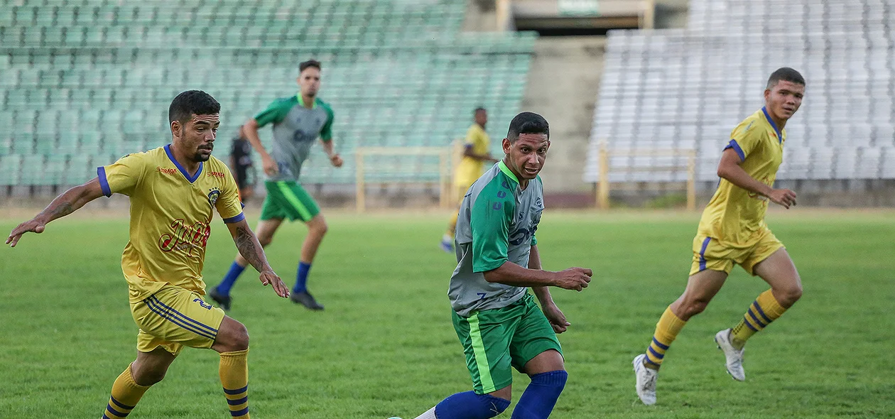 Piauí e Tirandentes em jogo amistoso