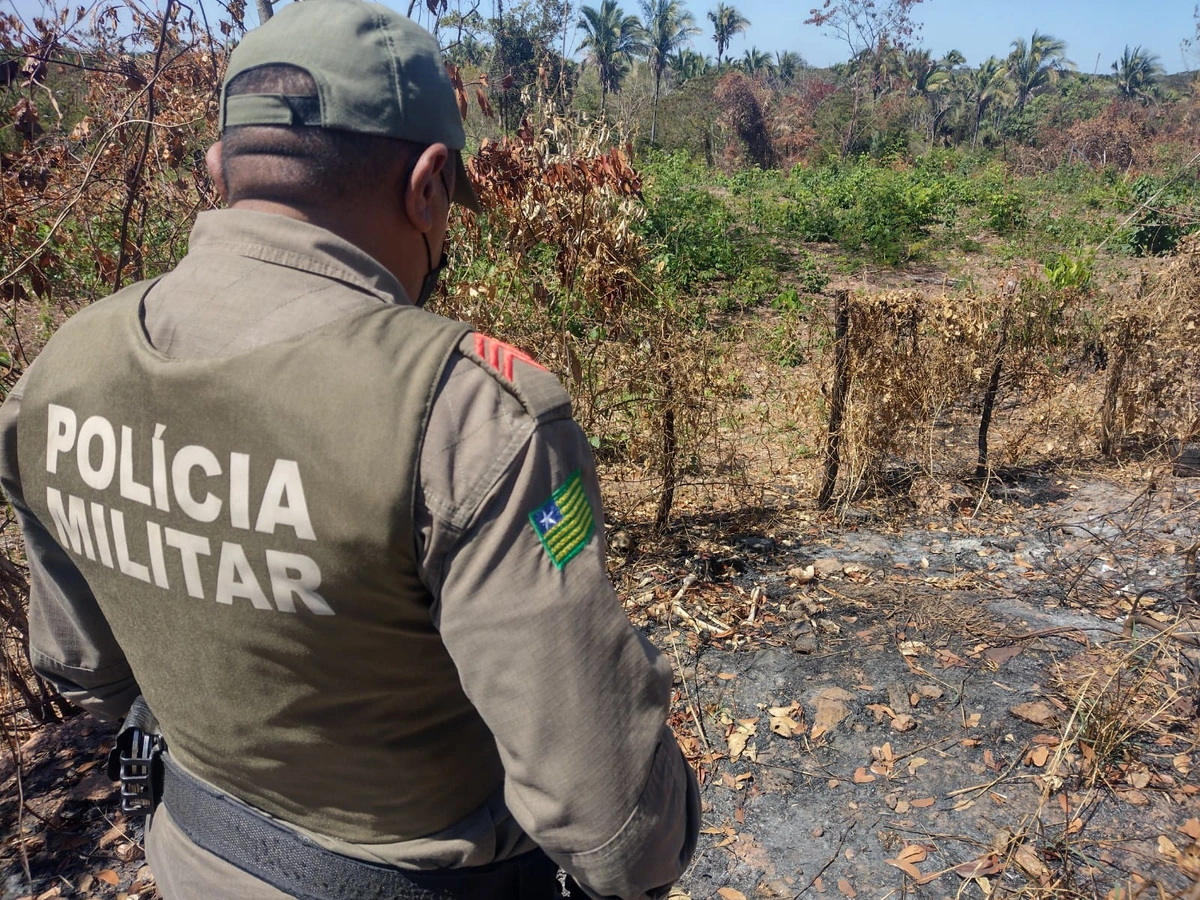 PM no local onde a ossada foi encontrada