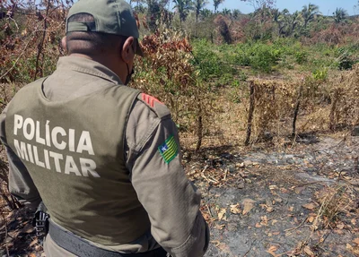 PM no local onde a ossada foi encontrada