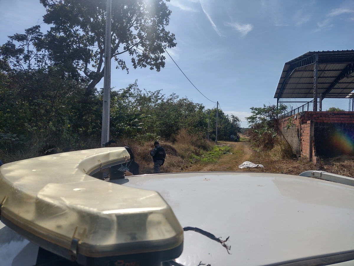 Polícia Militar isolou a área do crime