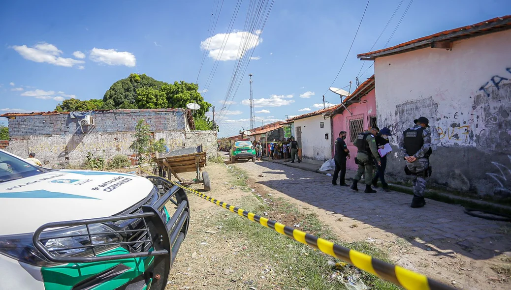 Polícia Militar no local do crime