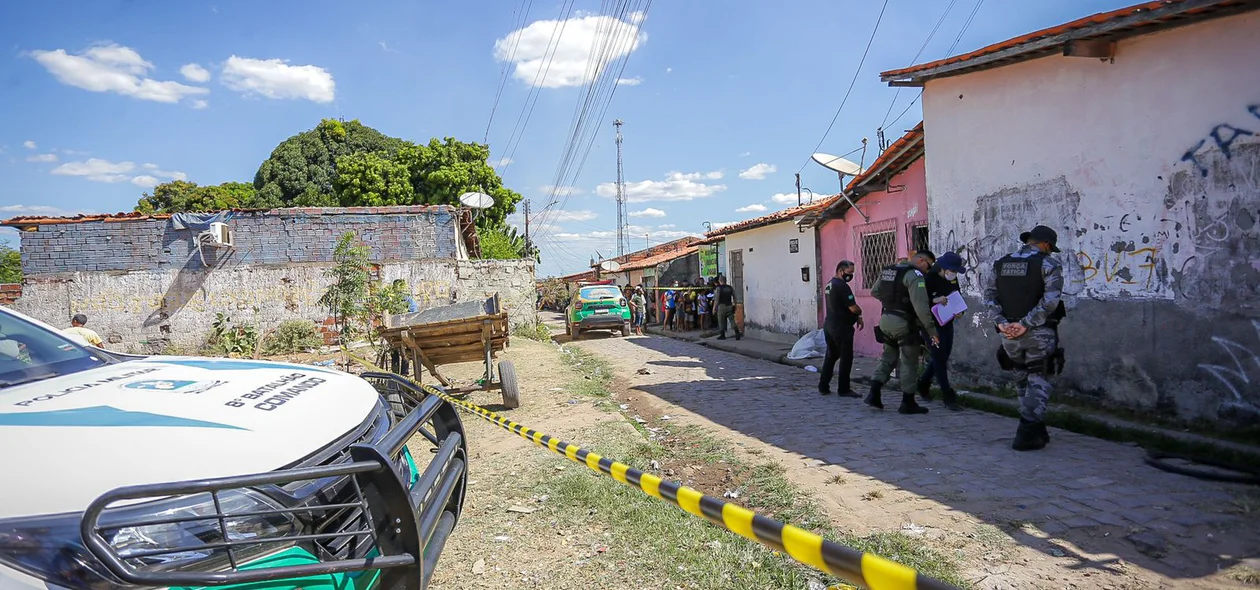 Polícia Militar no local do crime
