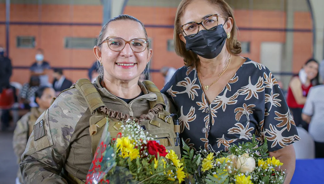 Policiais homenageadas