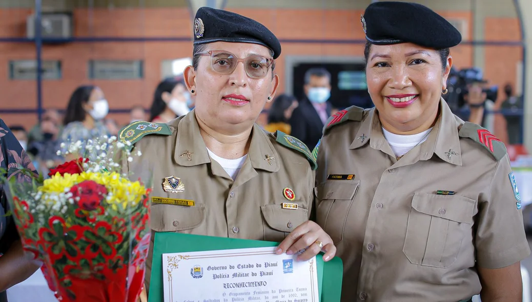 Policiais homenageadas