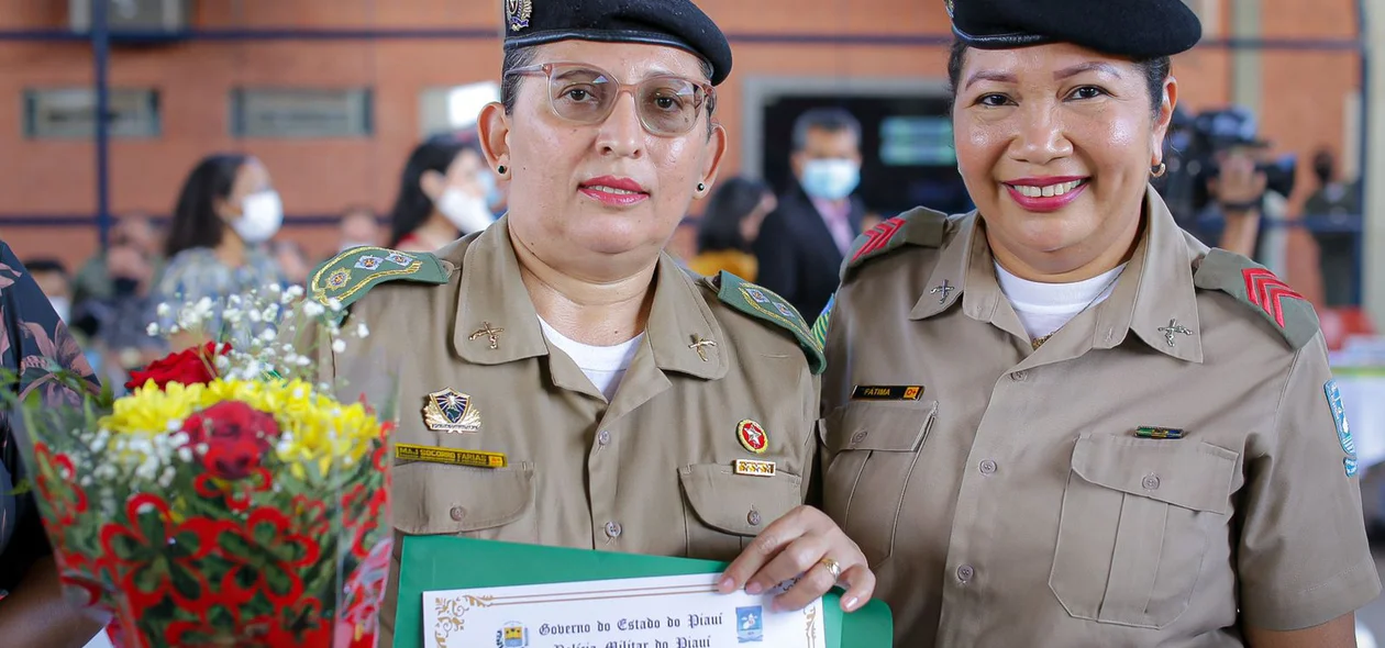 Policiais homenageadas