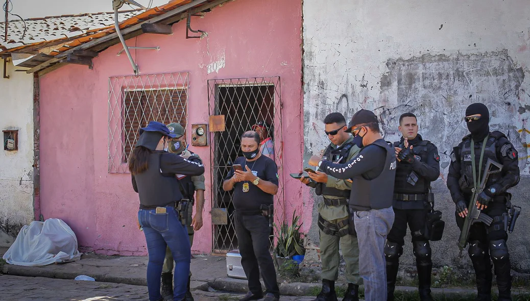 Policiais no local da ocorrencia