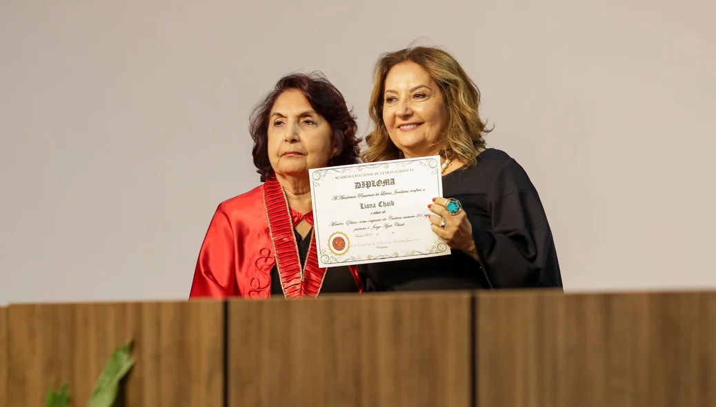 Liana Chaib ao lado de Fides Angélica Ommati
