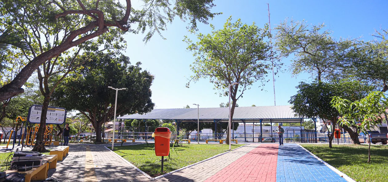 Praça reformada no bairro Monte Castelo