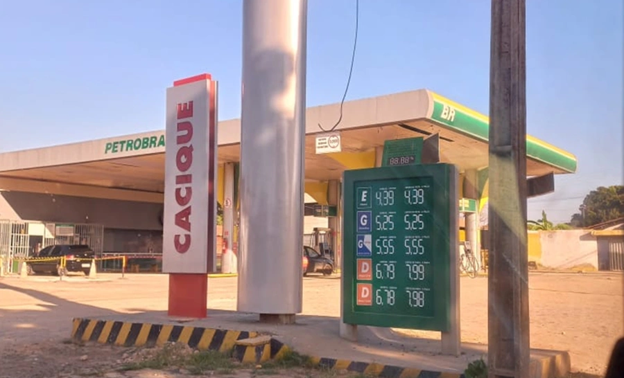 Preços dos combustíveis no posto Petrobras da Celso Pinheiro