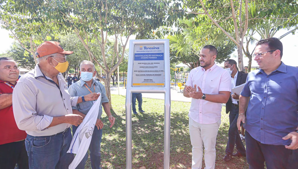 Prefeito Dr. Pessoa inaugura reforma de Praça no Monte Castelo