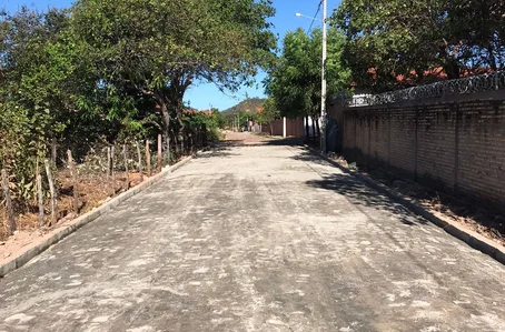 Prefeitura de Beneditinos pavimenta ruas do bairro Barrinha