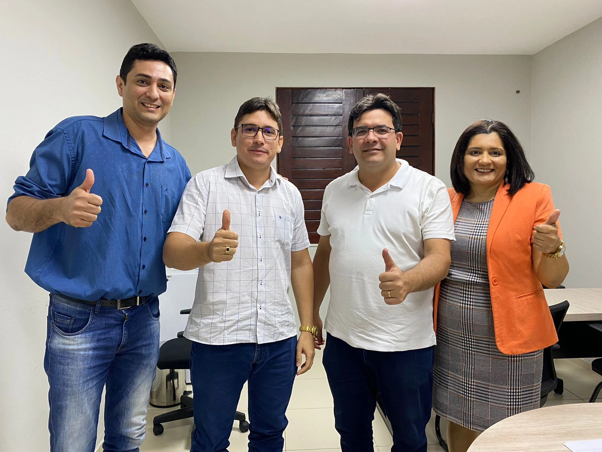 Rafael Fonteles ao lado de lideranças do PDT de Picos
