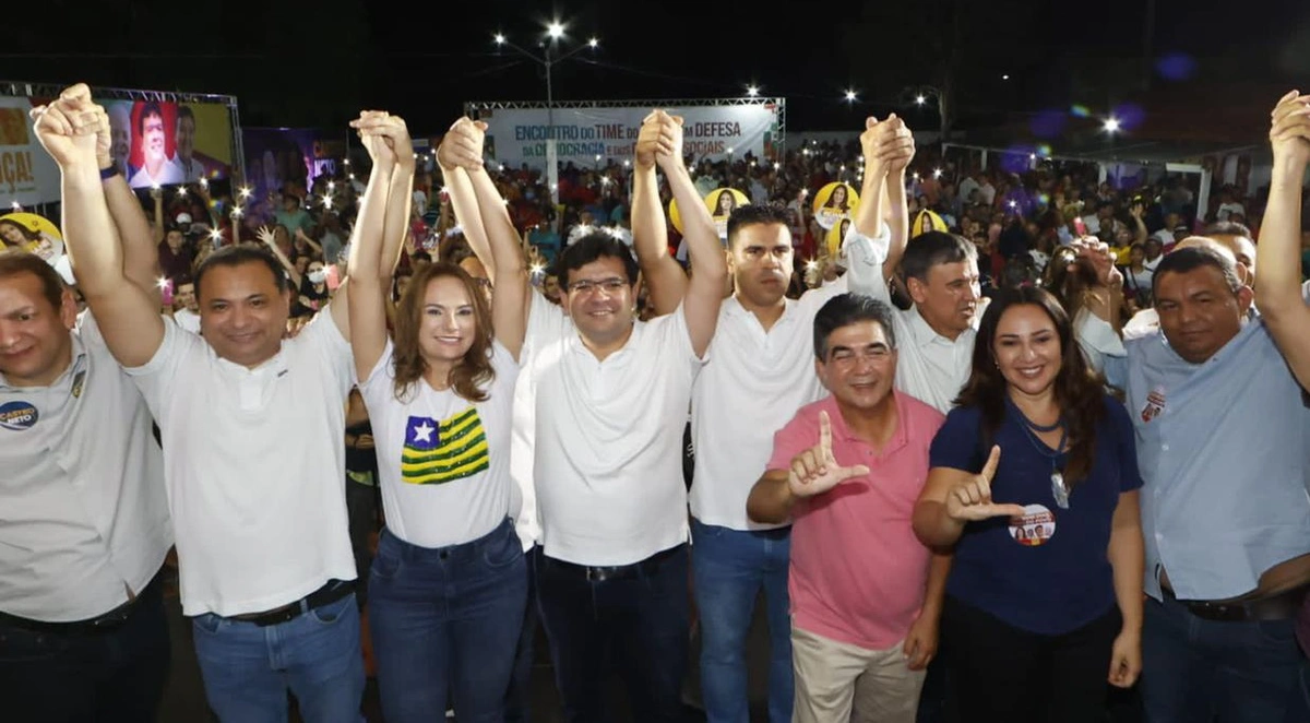 Rafael Fonteles com lideranças em Alto Longá