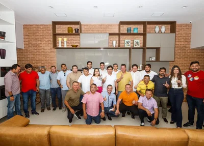 Rafael Fonteles com os vereadores, suplentes e lideranças