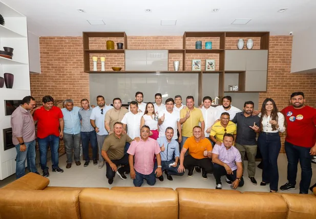 Rafael Fonteles com os vereadores, suplentes e lideranças