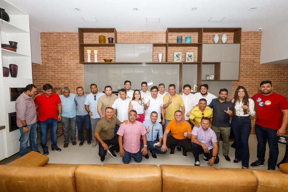 Rafael Fonteles com os vereadores, suplentes e lideranças