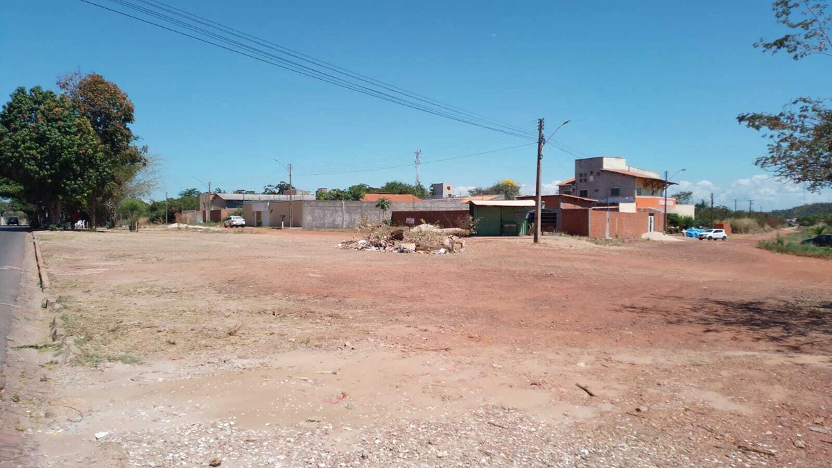Registro do ponto de descarte irregular após a limpeza, novamente com lixo, na sexta-feira, dia 19 de agosto