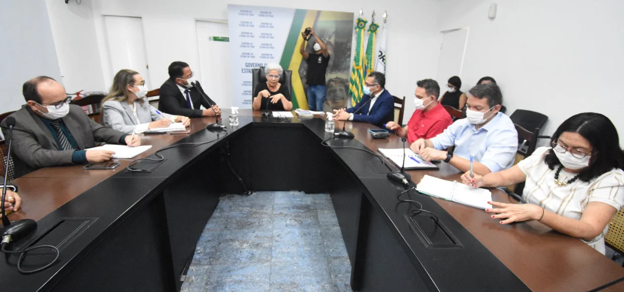 Reunião no Palácio de Karnak 11