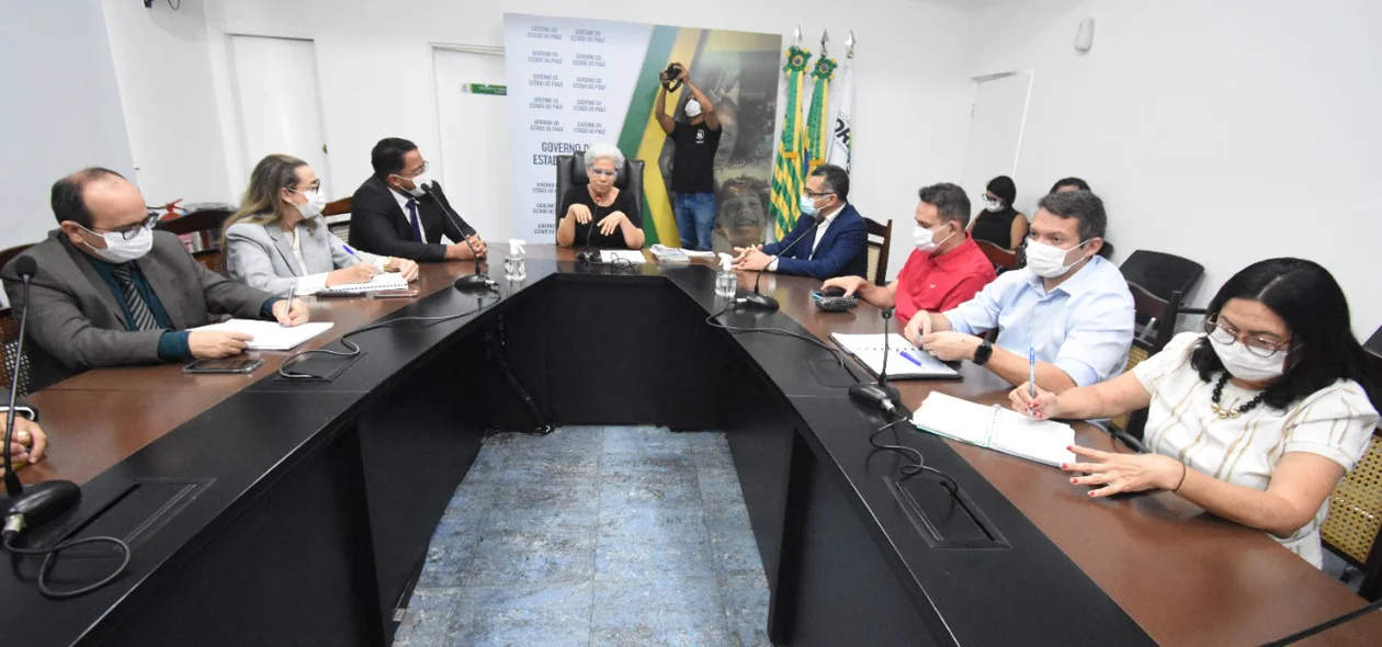 Reunião no Palácio de Karnak 12