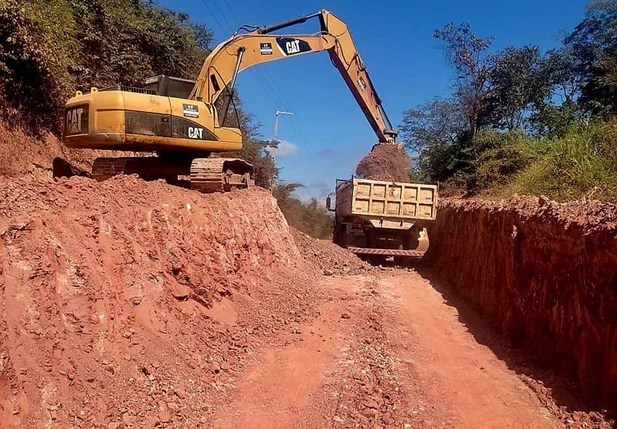 Revitalização de 10 Km de estrada no Povoado Morro do Papagaio