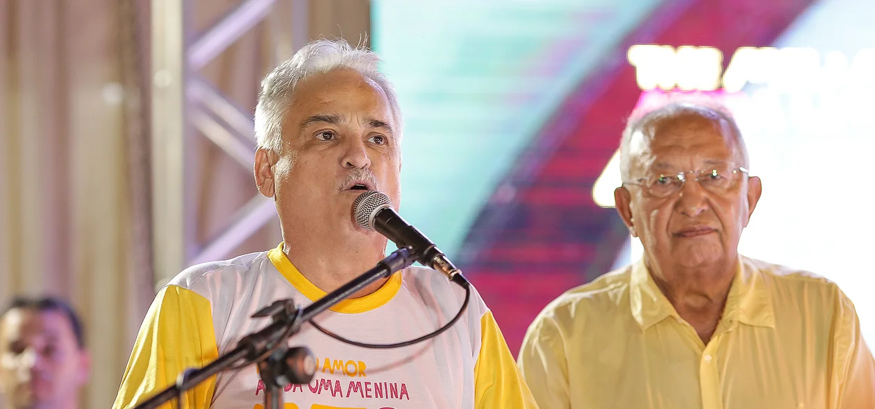 Robert Rios ao lado do prefeito