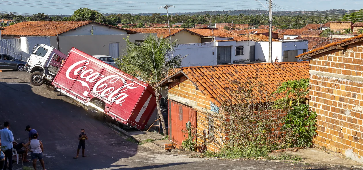 Rua Coimbra onde o motorista perdeu o controle do caminhão