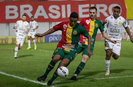Sampaio Corrêa e Brusque pela Série B