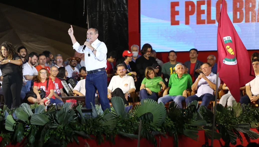 Senador Marcelo Castro em evento com Lula