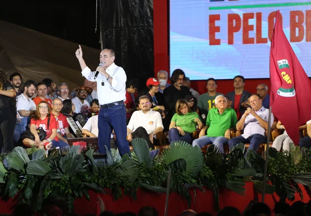 Senador Marcelo Castro em evento com Lula