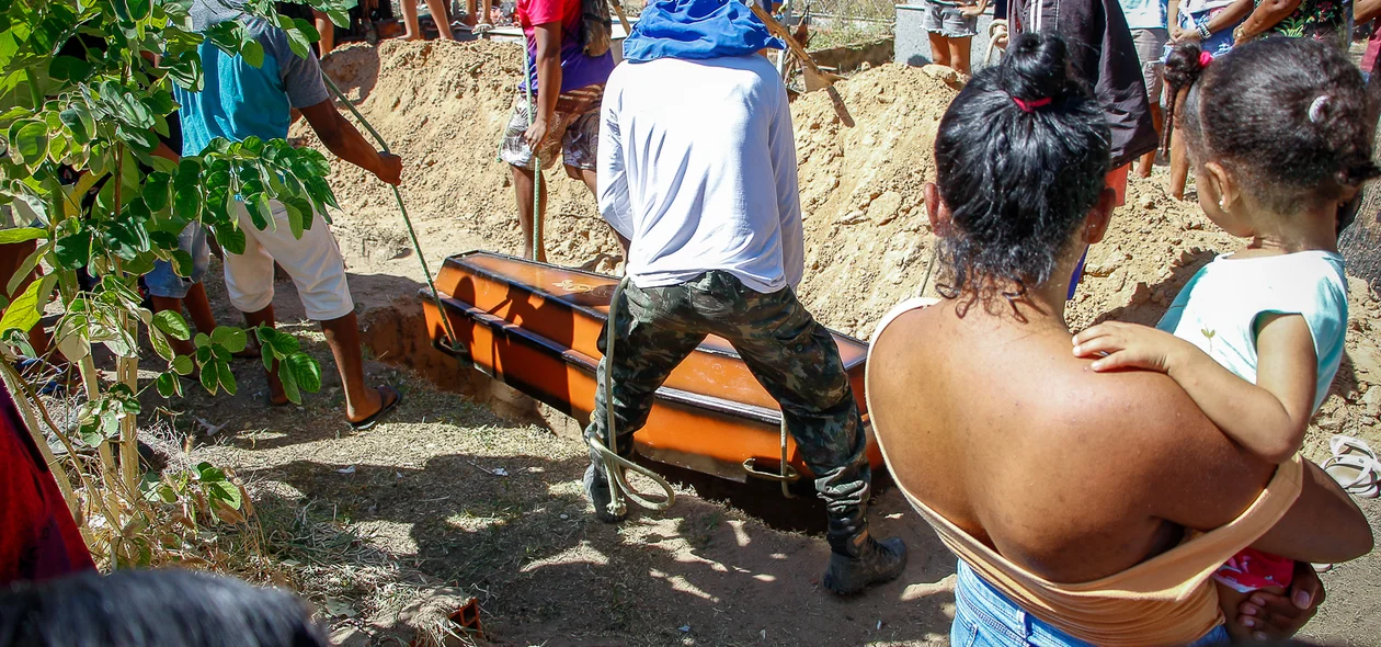 Sepultamento aconteceu no cemitério de Nazária