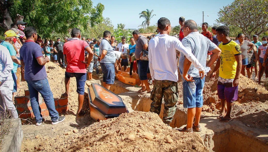Sepultamento de vítimas de afogamento em Nazária