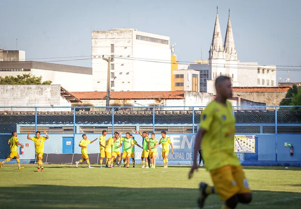 Tiradentes abriu o placar mas sofreu a virada