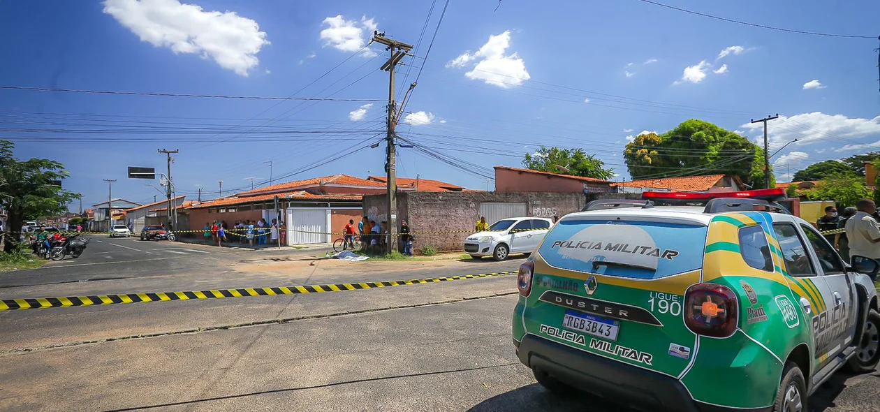 Viatura da PM no local