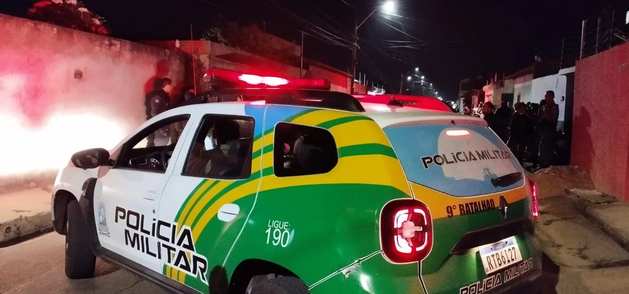 Viatura da PM no local