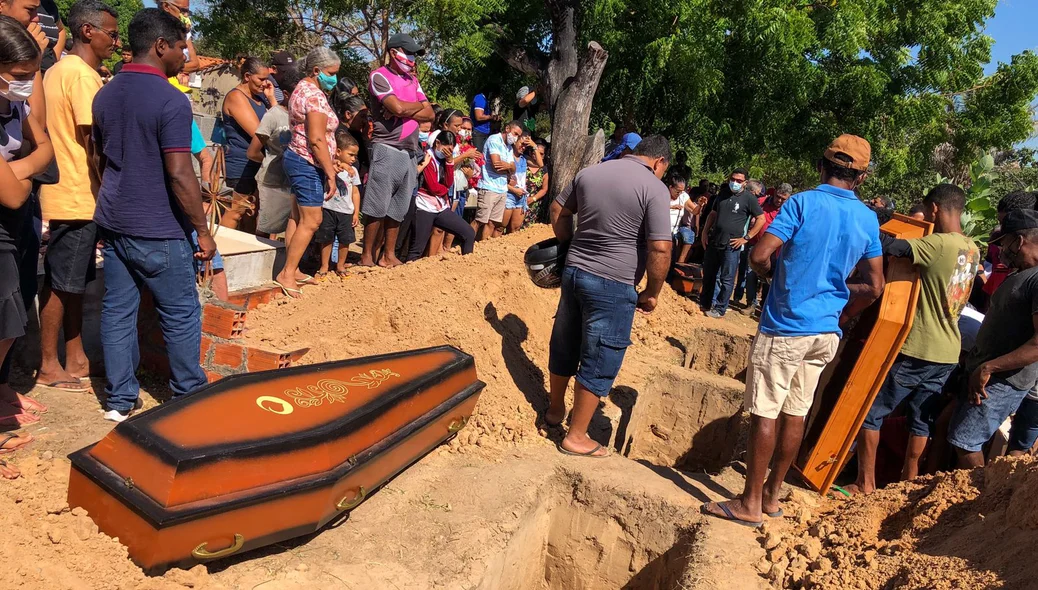 Vítimas de afogamento eram parentes e foram enterradas juntas