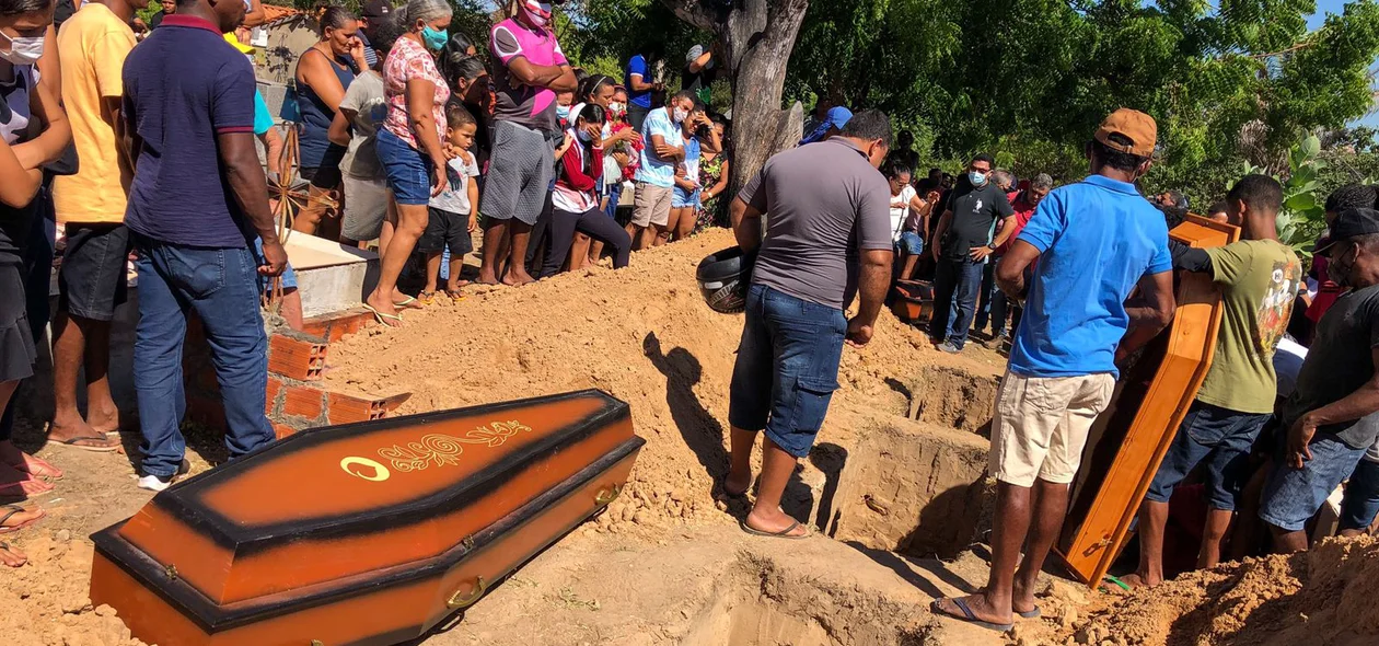 Vítimas de afogamento eram parentes e foram enterradas juntas